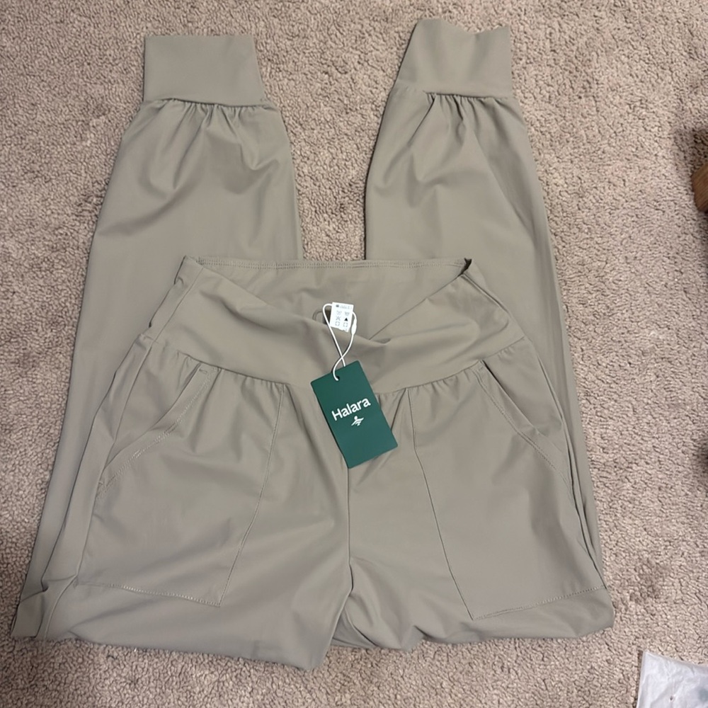 Women’s Halara Cream Jogger Pants Size S - Picture 4 of 4